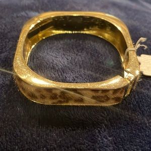 Cuff bracelet in leopard velvet